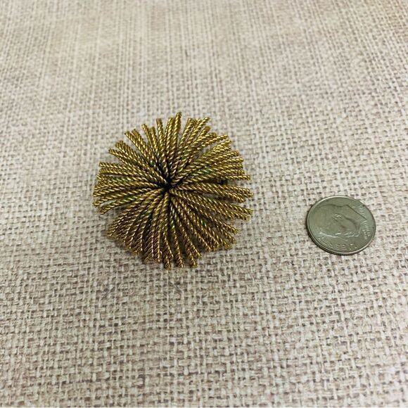 VTG Gold Starburst Brooch - Picture 1 of 2